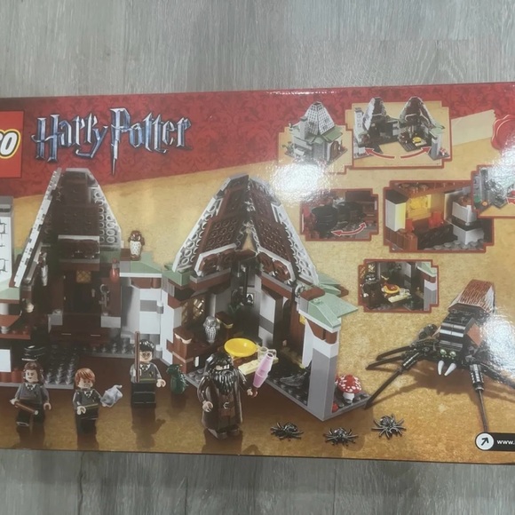 Harry Potter LEGO Set, Hagrid's Hut - Picture 2 of 2